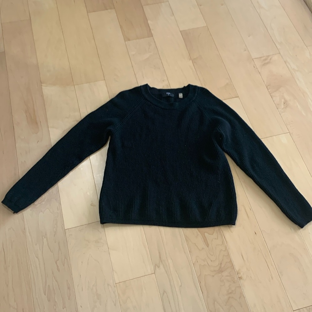 T Tahari  Women’s black Crewneck SweaterSize XL